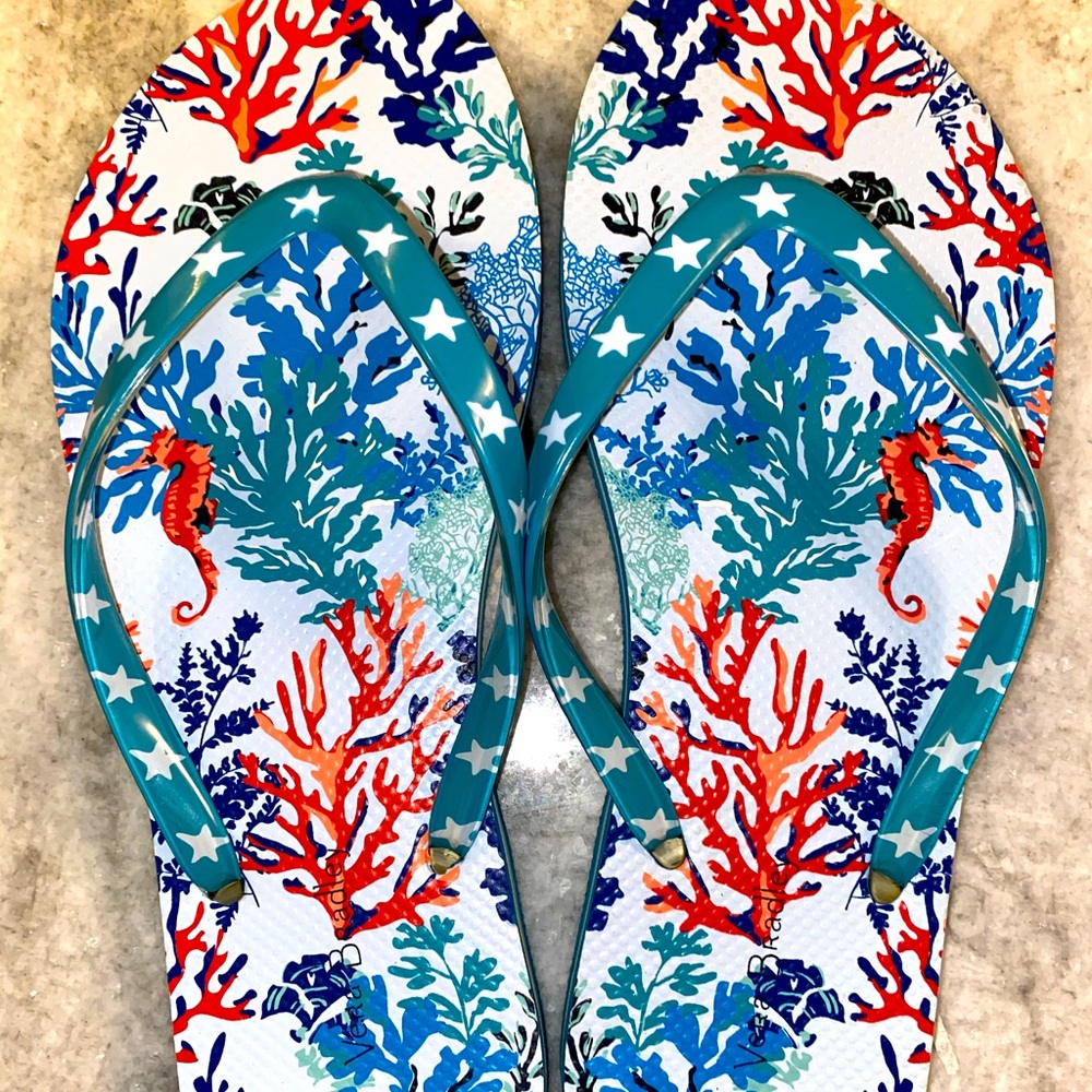 Vera Bradley size medium flip flops